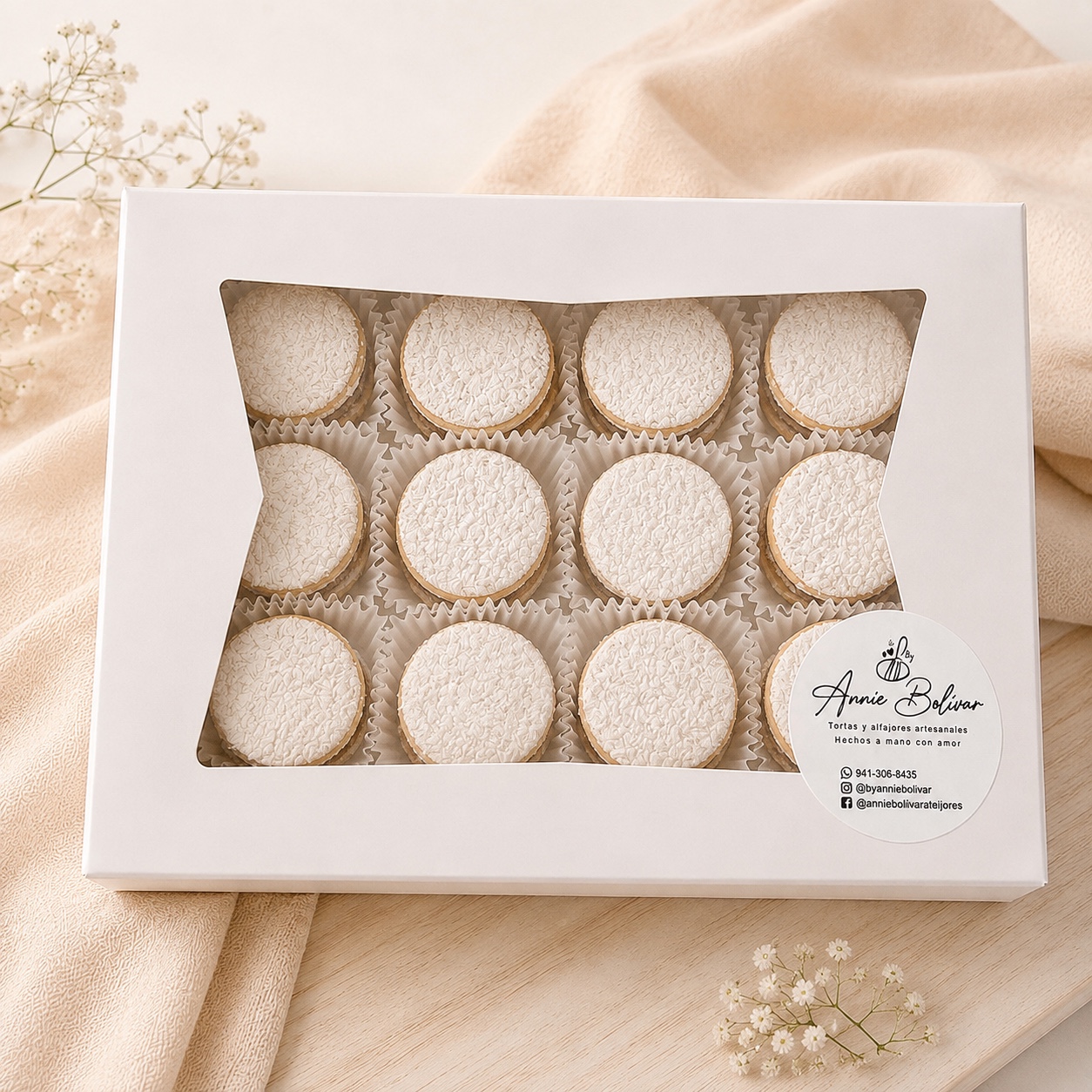 Caja con una docena de alfajores tradicionales